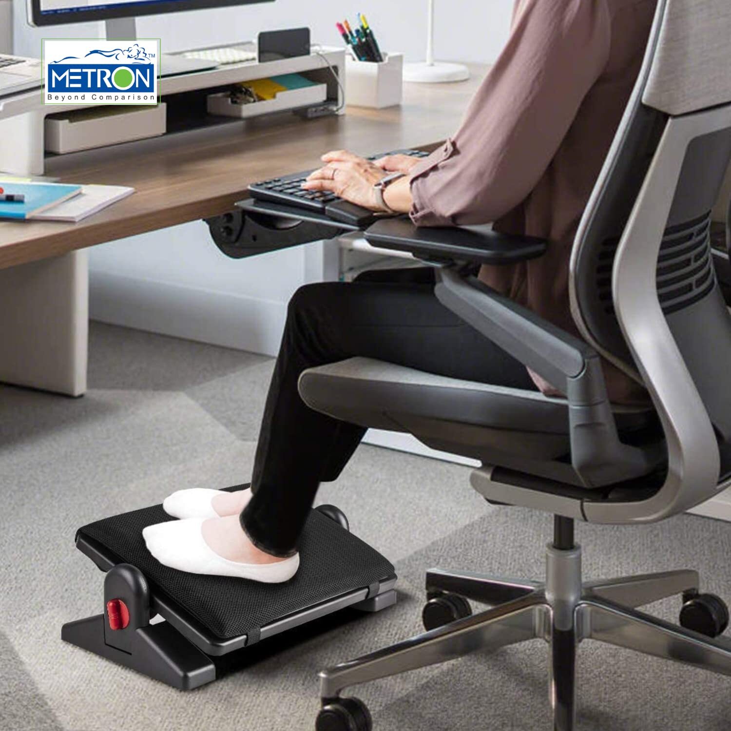Adjustable desk foot rest
